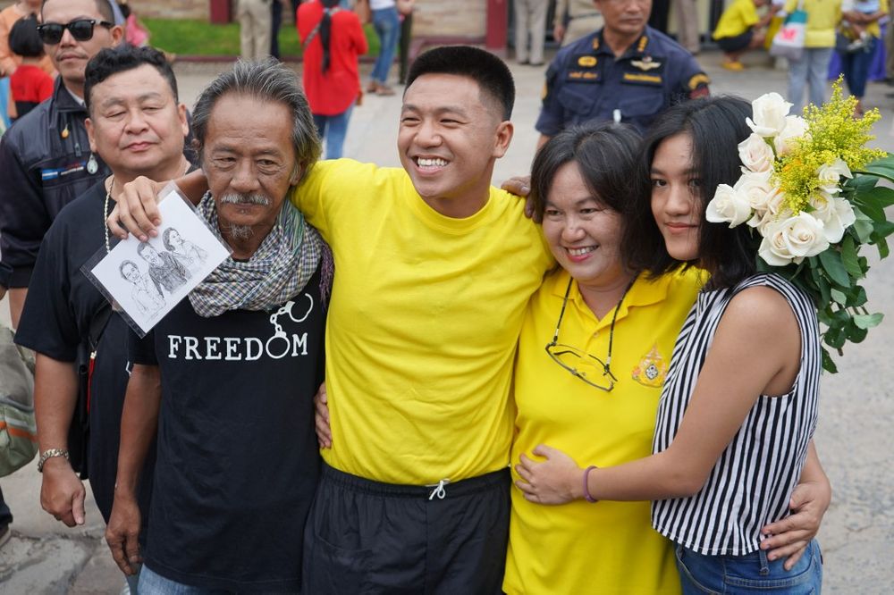 Jatupat u00e2u20acu02dcPai Dao Dinu00e2u20acu2122 Boonpatararaksa (centre) poses with his family after receiving a royal pardon and being released from Khon Kaen provincial prison on May 10, 2019. u00e2u20acu201d AFP pic