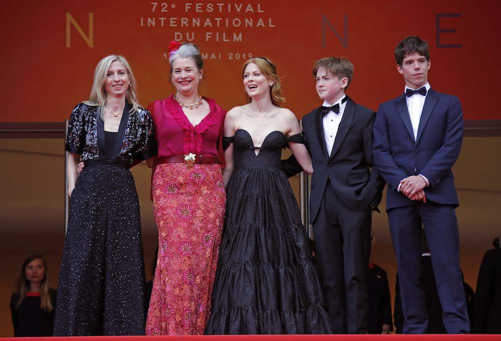 Director JessicaHausner poses with cast members Kerry Fox, Emily Beecham, Kit Connor and Phenix Brossard in Cannes, May 18, 2019. u00e2u20acu201d Reuters pic