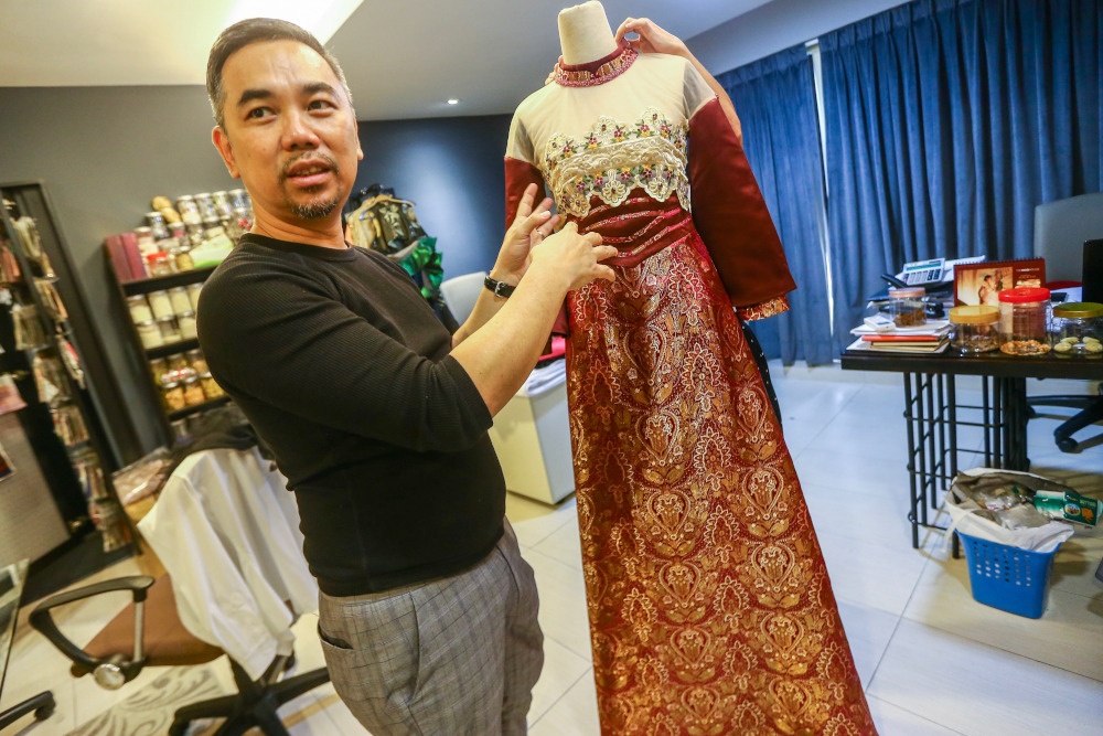 KL Ho talking about his designs at his boutique. u00e2u20acu201d Picture by Hari Anggara