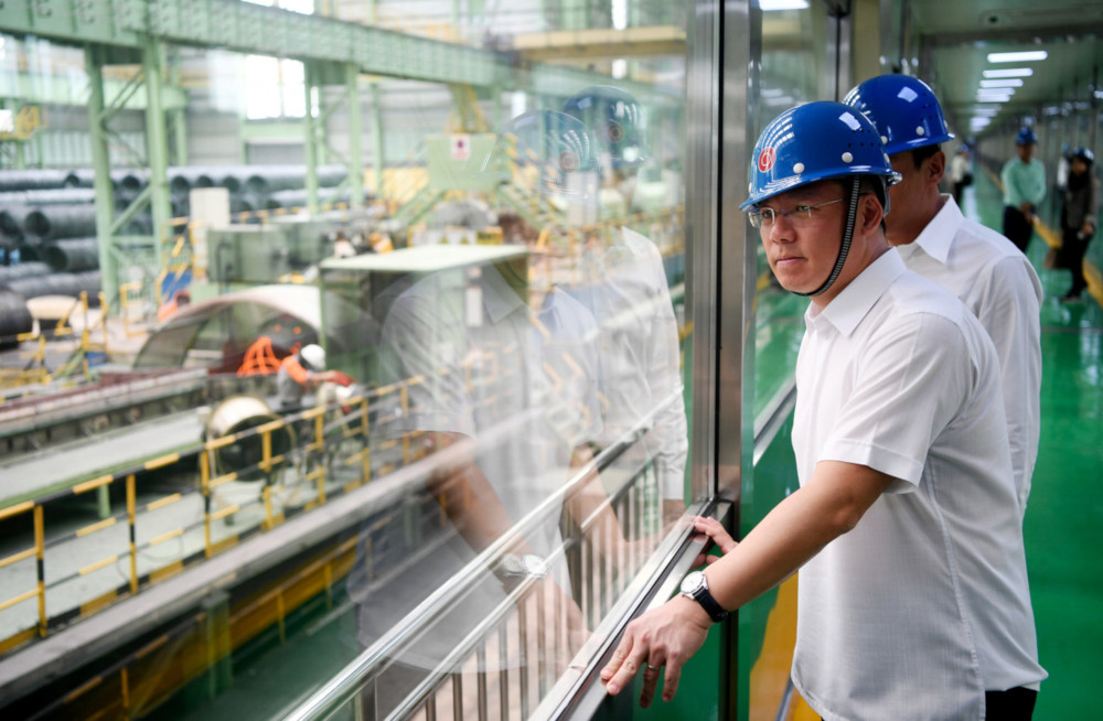 Parliament Deputy Speaker Nga Kor Ming at steel manufacturing plant Alliance Steel (M) Sdn Bhd during his visit to Gebeng in Kuantan May 20, 2019. u00e2u20acu201d Bernama pic  