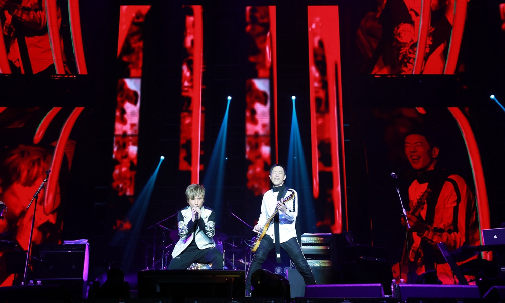 Yip Sai Wing (left) and Paul Wong will be rocking out to some of their greatest hits on the u00e2u20acu02dcIMPULSEu00e2u20acu2122 tour. u00e2u20acu201d Picture courtesy of Star Planet