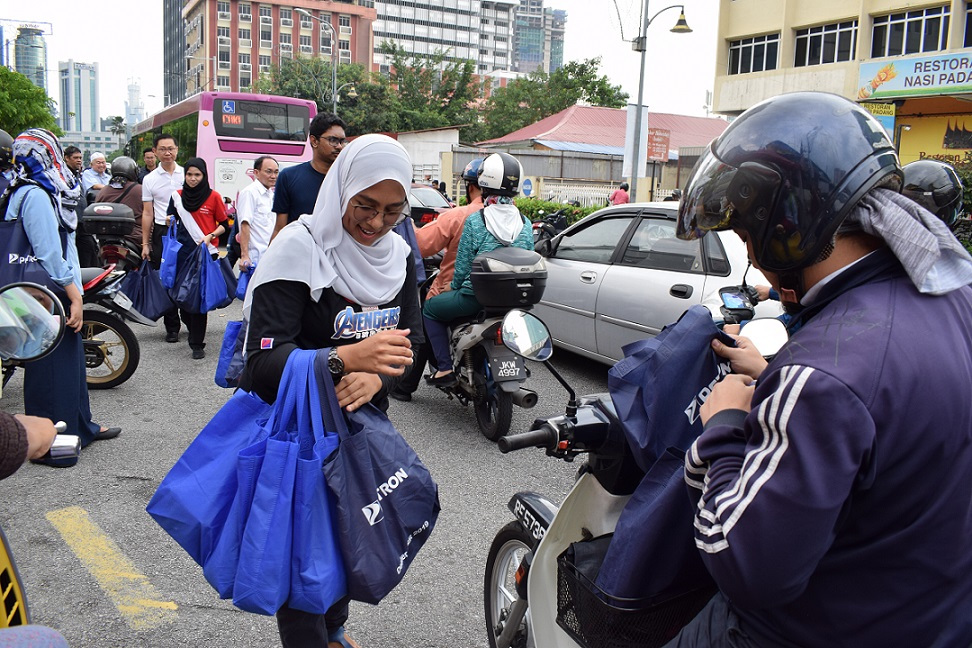 Petron station dealers gathered at the mosque early in the morning to prepare, pack and give away the ‘bubur lambuk’ to the public. — Picture courtesy of Petron