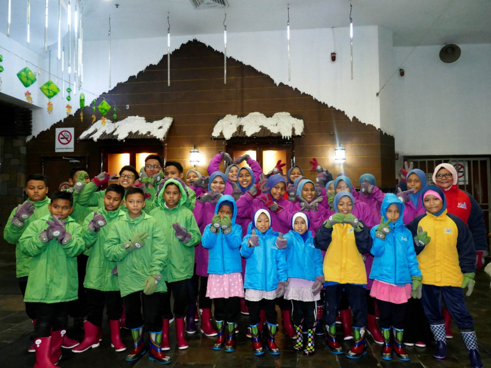 The underprivileged orphans posing for a picture before they go into the winter wonderland of Snow World at the First World Plaza in Genting Highlands. u00e2u20acu201d Picture courtesy of Resorts World Genting