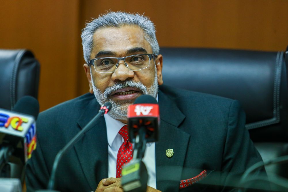 Datuk Seri Ramachelvam Manimuthu speaks to reporters during a press conference on the IPCMC at the Bar Council Secretariat, Kuala Lumpur May 30, 2019. u00e2u20acu201d Picture by Hari Anggara