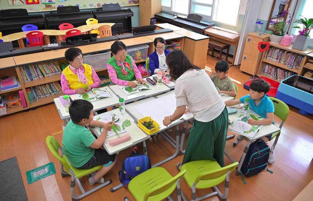 This picture taken on May 15, 2019 shows elderly South Korean women (from left) Park Young-ae, Nam Yang-soon and Shin Dong-hee studying with their eight-year-old classmates at the Woldeung Elementary School on the outskirts of Suncheon, 320km south of Seoul. ― AFP pic         