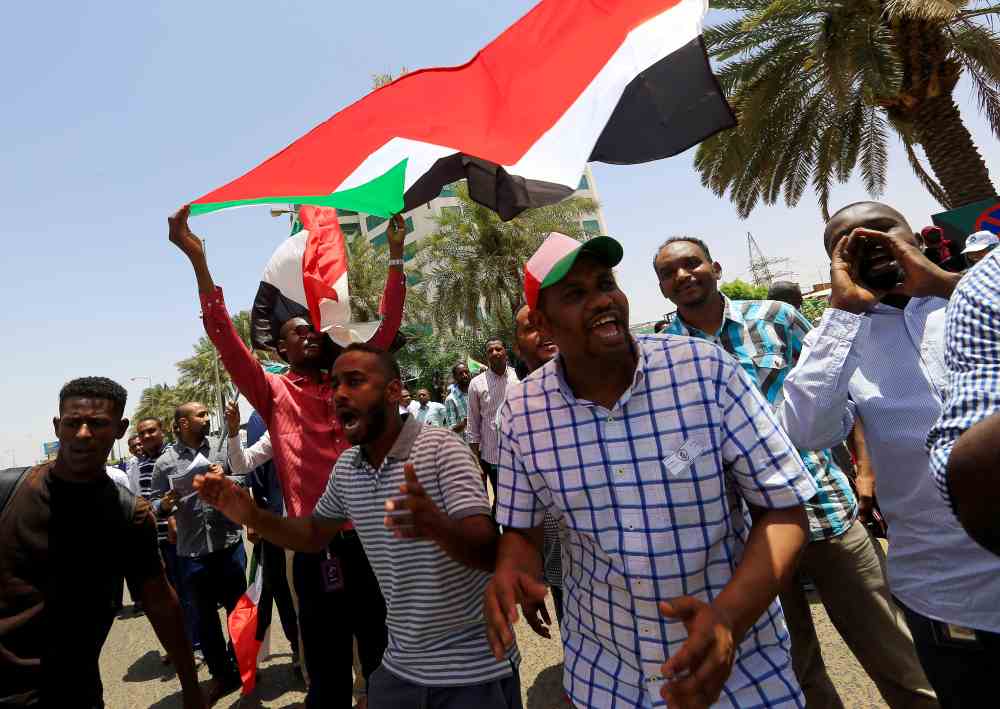 Members of Sudan's alliance of opposition and protest groups chant slogans outside Sudan's Central Bank as tensions mounted with the country's military rulers over the transition to democracy, in Khartoum May 29, 2019. u00e2u20acu2022 Reuters pic