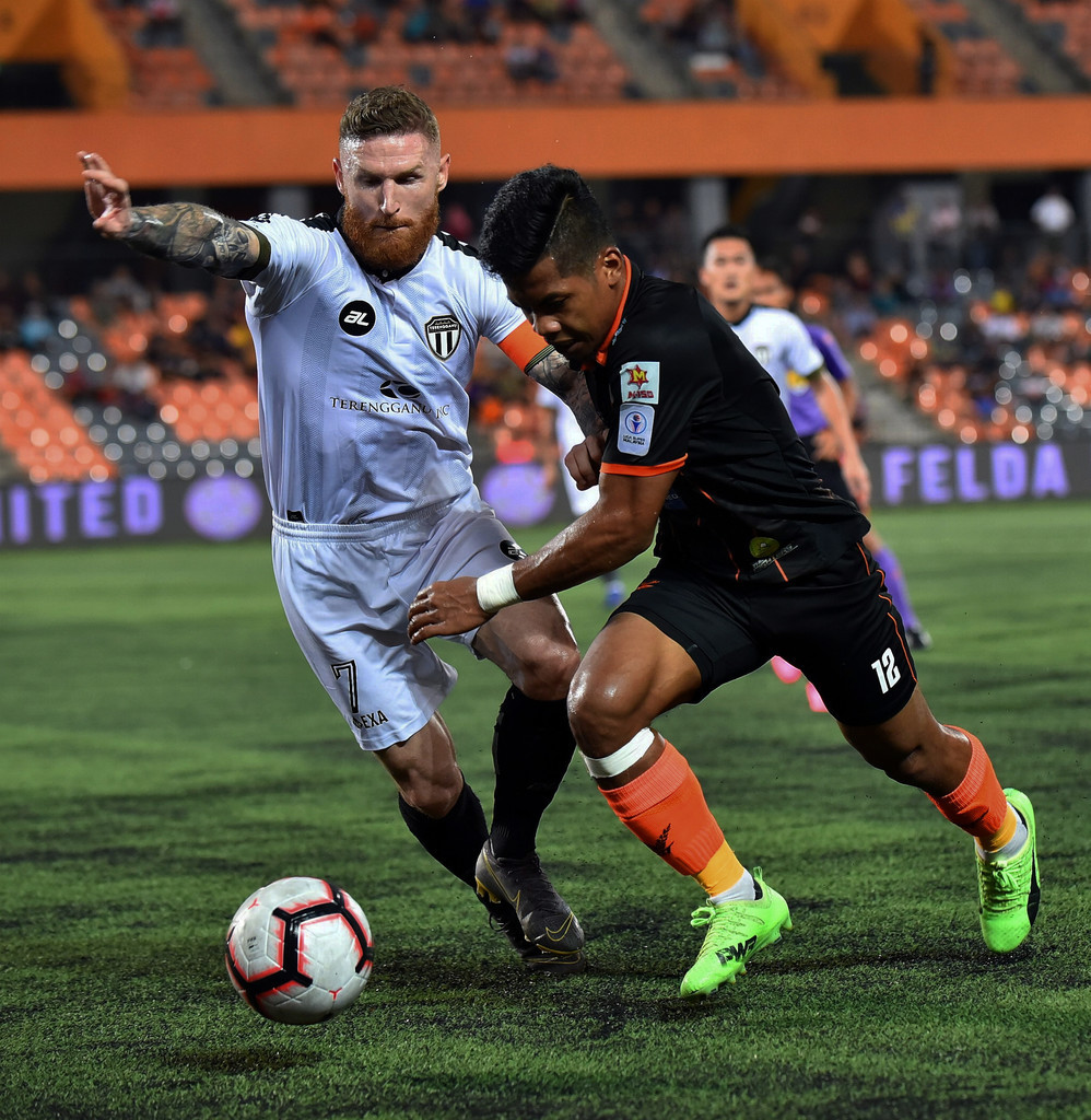 Felda United FC Abdul Azim Rahim (right) and Terengganu FC Lee Andrew Tuck during the Super League match at Tun Abdul Razak Stadium May 17, 2019. u00e2u20acu201d Bernama pic 