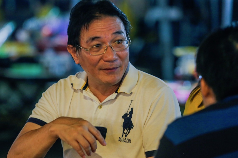 Taman Desa Phase 1 Residents’ Association president Frank Yeh helps to make sure the residents and hawkers have an amicable relationship. — Picture by Hari Anggara