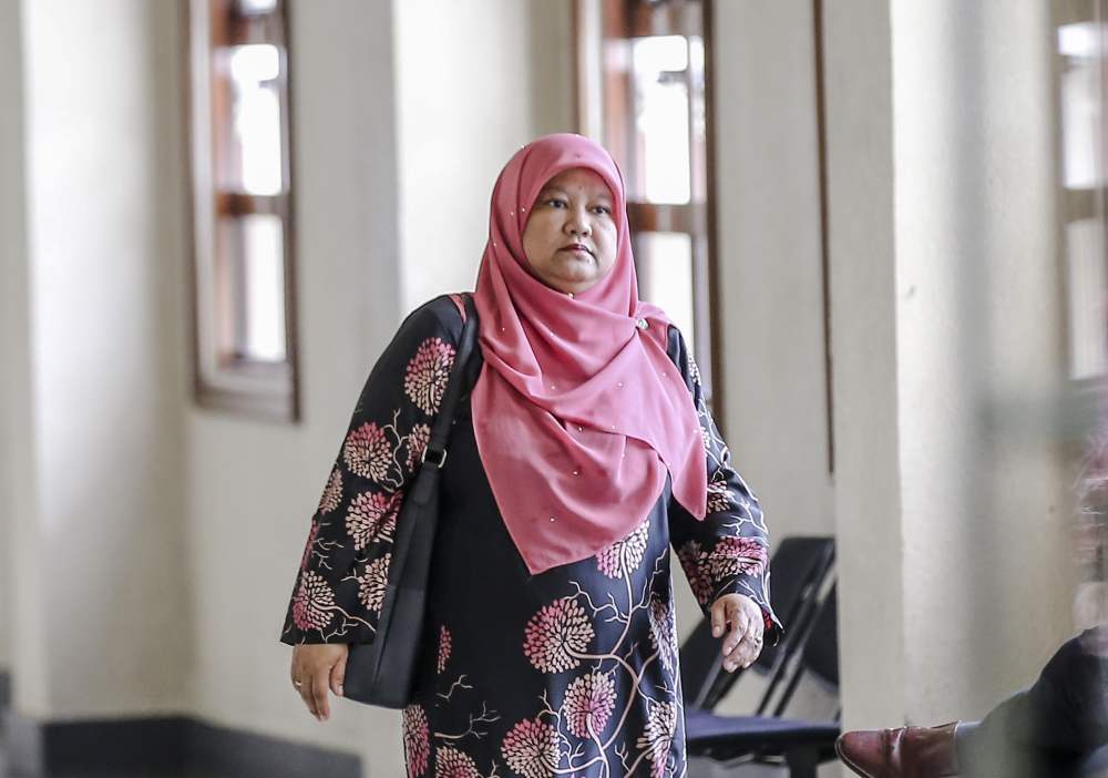 Deputy Chief Accountant (Management) at the Prime Minister's Department Zarina Yusuf is pictured at the Kuala Lumpur High Court Complex, May 2, 2019. ― Picture by Firdaus Latif