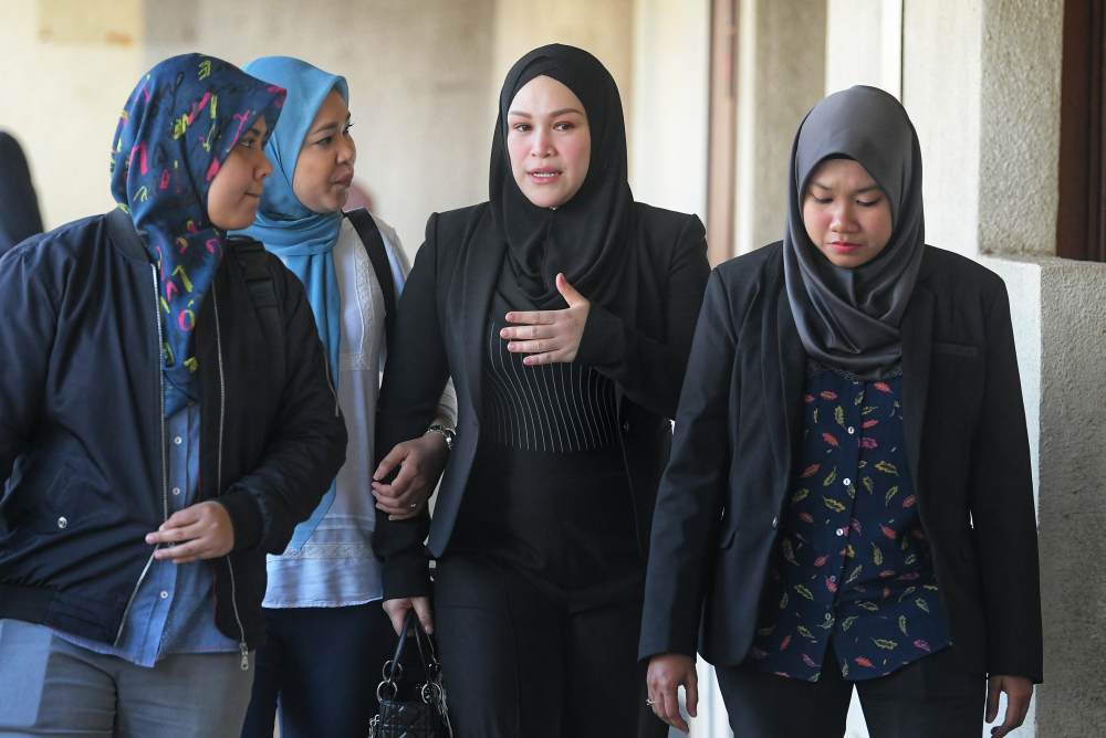 Datin Seri Zizie Izette arrives at the Kuala Lumpur Courts Complex May 3, 2019. u00e2u20acu2022 Picture by Shafwan Zaidon