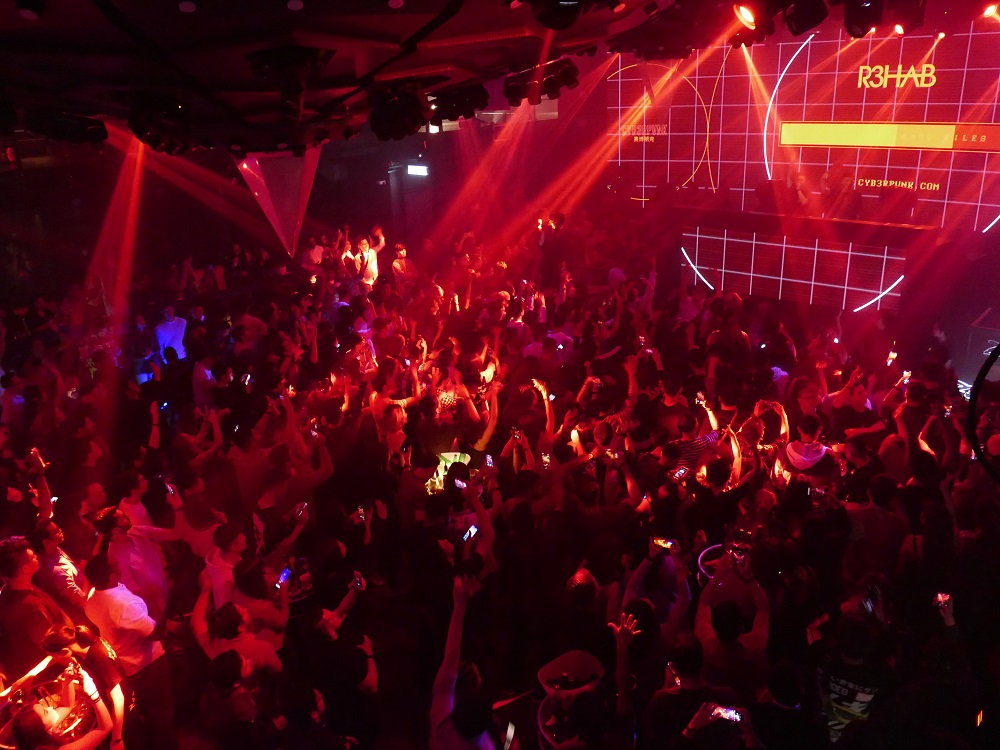 Guests enjoying the set by R3hab at the grand opening of Zouk Genting. ― Picture courtesy of Resorts World Genting