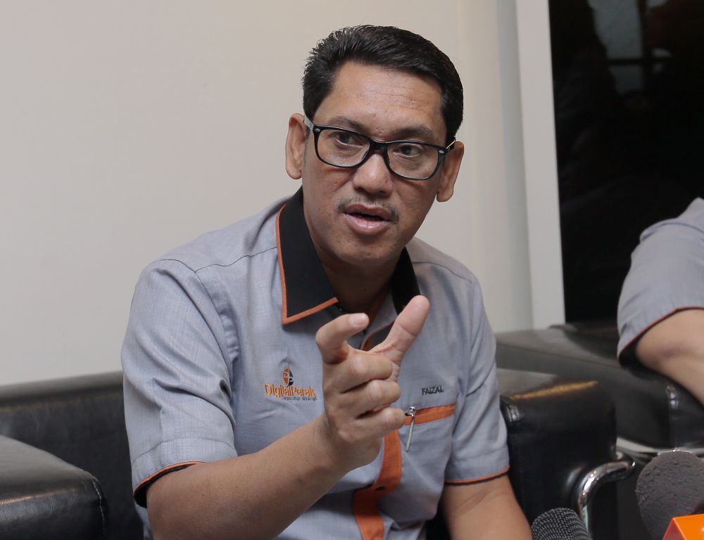 Perak Mentri Besar Datuk Seri Ahmad Faizal Azumu speaks to reporters launching the Digital Perak Corporation Holding office in Ipoh May 16, 2019. u00e2u20acu2022 Picture by Farhan Najib