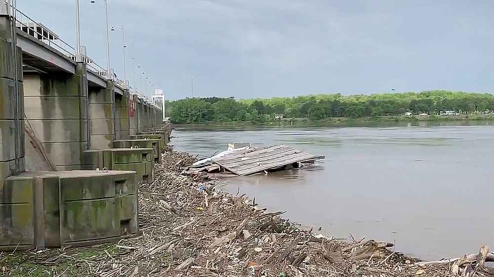 A house on the Arkansas River, that floated away, hits the Ozark-Jeta Taylor Lock & Dam in Ozark, Arkansas May 23, 2019. u00e2u20acu201d Steven Wright video image via  Reuters pic