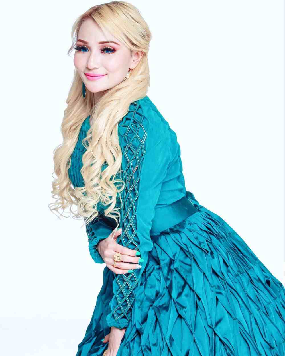 Social media personality Izubiela has been dubbed the Barbie doll of Malaysia. u00e2u20acu2022 Picture via Instagram/Izubiela Razi