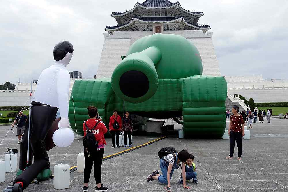 Giant balloons in the shape of a Chinese military tank and Tank Man are placed at the Liberty Square, ahead of June 4 anniversary of the military crackdown in Beijing's Tiananmen Square, in Taipei, Taiwan, May 21, 2019. u00e2u20acu201d Reuters pic