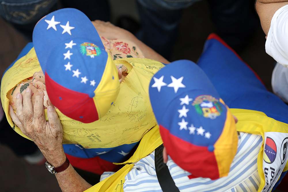 Supporters of Venezuelan opposition leader Juan Guaido take part in a rally in support of the Venezuelan National Assembly in Caracas May 11, 2019. u00e2u20acu201d Reuters pic