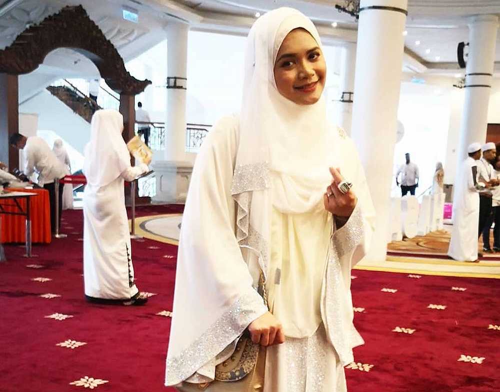 The 39-year-old slammed those who regularly watched raunchy films despite being married. u00e2u20acu201d Picture from Instagram/yatthamzah_suci