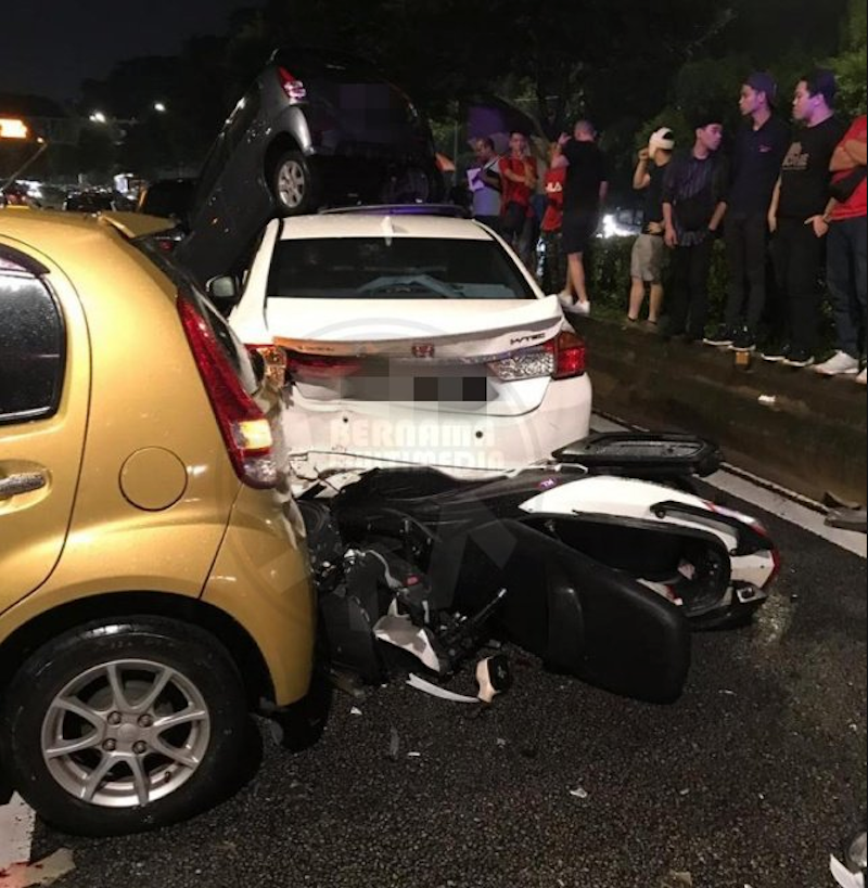The 52-year-old man died on the spot. u00e2u20acu201d Picture via Twitter/Bernamadotcom