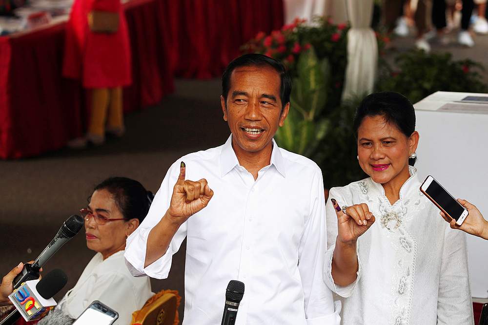 Indonesian President Joko Widodo and first lady Iriana Joko Widodo show their ink-stained fingers after casting their ballots during elections in Jakarta April 17, 2019. u00e2u20acu201d Reuters pic
