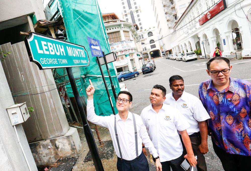 Zairil Khir Johari points at the Lebuh Muntri road sign in George Town on May 9, 2019. u00e2u20acu201d Picture by Sayuti Zainudin