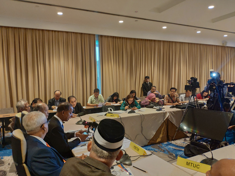 Human Resources Minister M. Kulasegaran addresses the media after the  National Labour Advisory Council Meeting in Putrajaya May 27, 2019. u00e2u20acu201d Picture by Terence Tang 