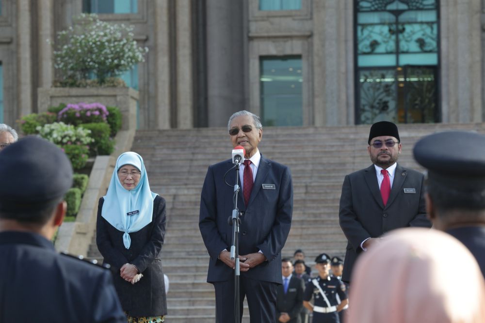 Tun Dr Mahathir Mohamad speaks to civil servants during his monthly address at the Prime Ministeru00e2u20acu2122s Department in Putrajaya May 6, 2019. u00e2u20acu201d Picture by Ahmad Zamzahuri