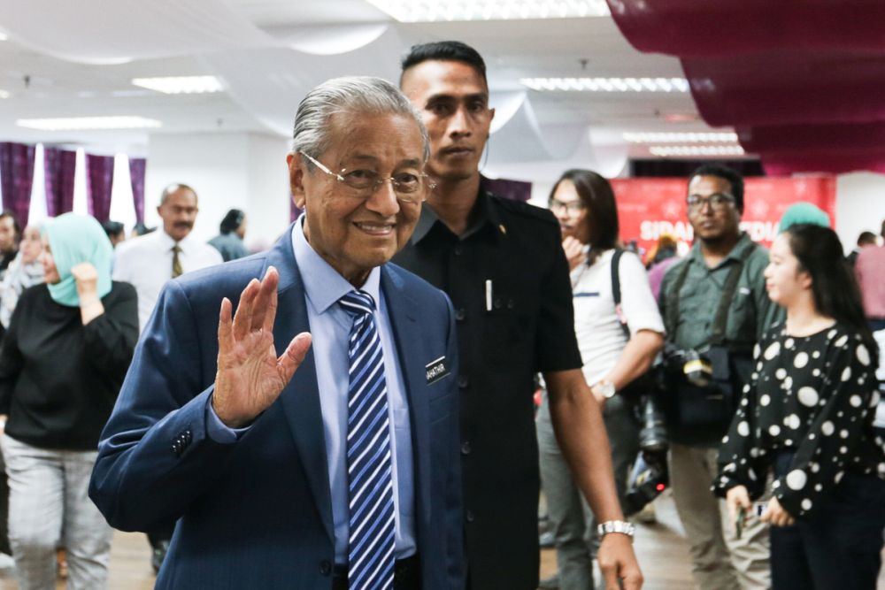PPBM chairman Tun Mahathir Mohamed waves to reporters after a press conference in the Yayasan Selangor building May 28,2019. u00e2u20acu201d Picture by Ahmad Zamzahuri