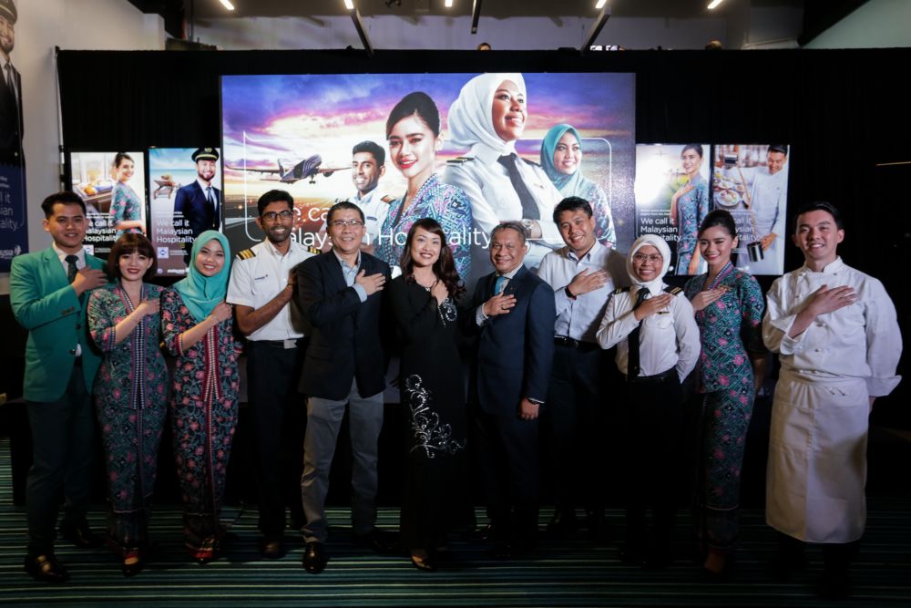 Malaysia Airlines group chief marketing and customer experience officer Lau Yin May (centre) poses for a group photo at the airlineu00e2u20acu2122s latest ticketing office in Nu Sentral, Kuala Lumpur, May 2 2019. u00e2u20acu201d Reuters pic