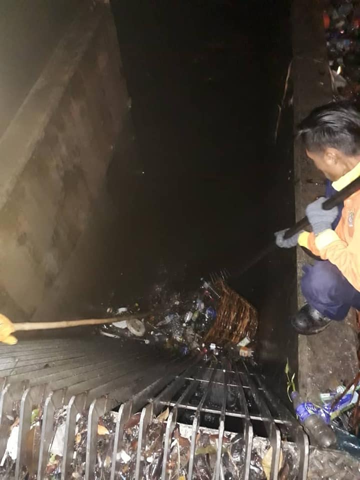 Contractors working hard to remove the congested trash in the drainage systems of Seberang Perai. — Picture via Facebook/ Majlis Perbandaran Seberang Perai