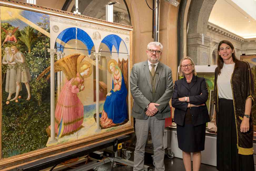 Museum director Miguel Falomir,  Friends of Florence director Simonetta Brandolini d'Adda, American Friends of the Prado Museum's Christina Simmons, Executive with 'The Annunciation' (mid-1420s) by Fra Angelico. u00e2u20acu201d Picture courtesy of Museo del Prado. 