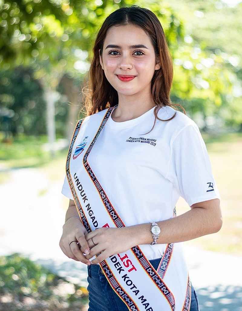 Exotic beauty Nurul is the talk of social media for her name, which resulted in many assuming she is Muslim. — Picture courtesy of Facebook/undukngadaukotamarudu