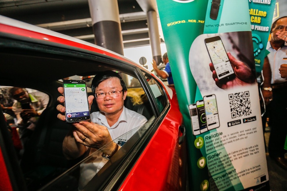 Penang Chief Minister Chow Kon Yeow officiates the launch of the Callme Cab app in George Town May 22, 2019. u00e2u20acu201d Picture by Sayuti Zainudin
