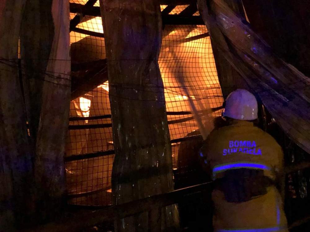 A fire destroyed a plastic manufacturing factory in Jalan Genting Klang last night. u00e2u20acu2022 Picture via Twitter/bernamadotcom