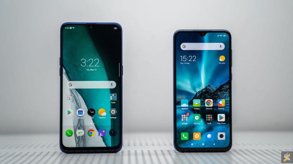 The Mi 9 SE (right) is priced at RM1,299 for the base model while the Realme 3 Pro has prices starting at a staggering RM899. u00e2u20acu201d Picture via SoyaCincau