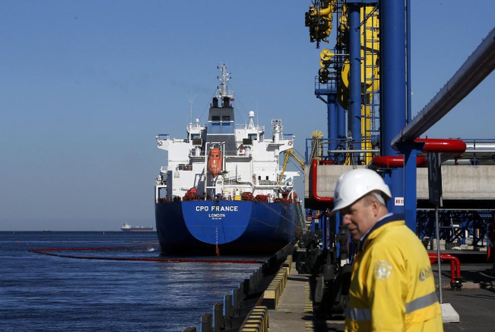 Oil is pumped into an oil tanker at the Ust-Luga oil products terminal in the settlement of Ust-luga, April 9, 2014. u00e2u20acu201d Reuters pic