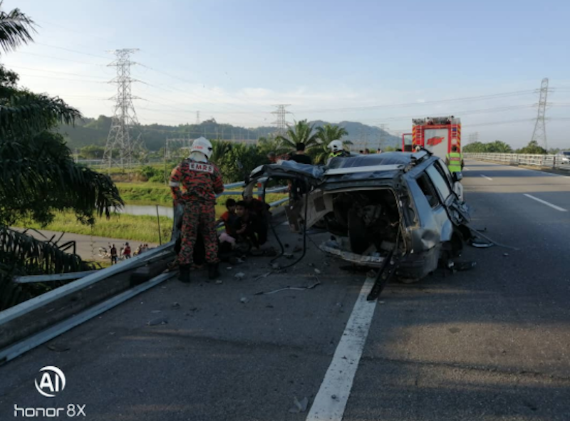 A spokesman for the Perak Fire and Rescue Department said it is thought 14 people were involved in the accident. u00e2u20acu201d Picture via Twitter/Bernamadotcom