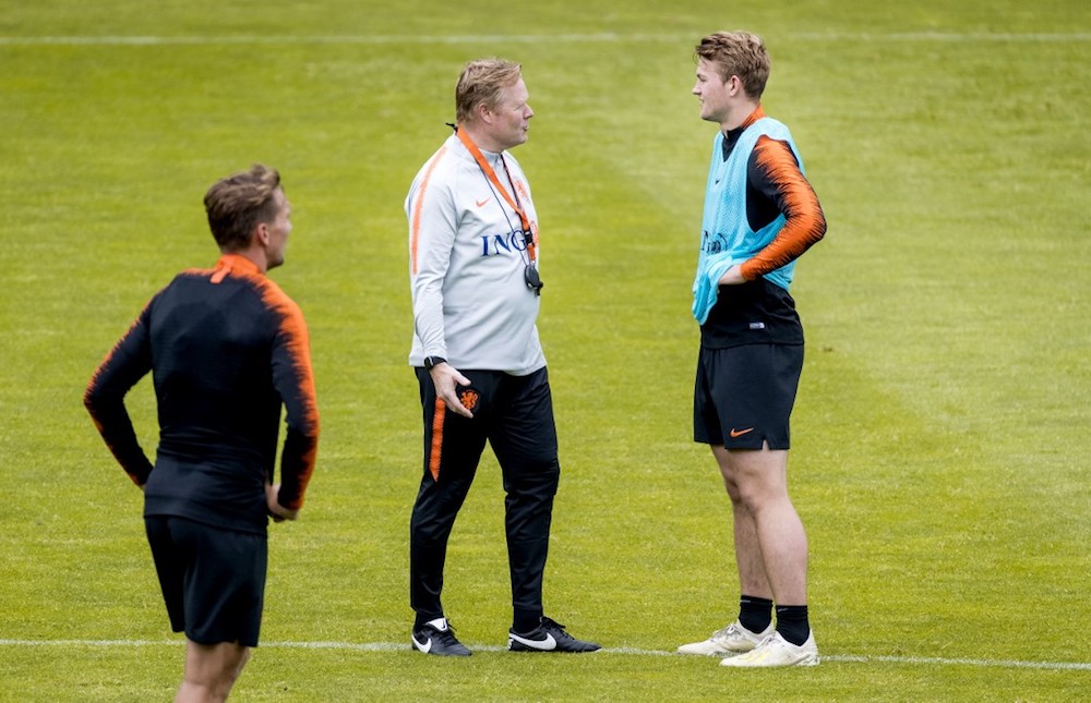 Dutch national team coach Ronald Koeman speaks with Matthijs de Ligt during a training session in Zeist May 26, 2019. u00e2u20acu201d AFP pic