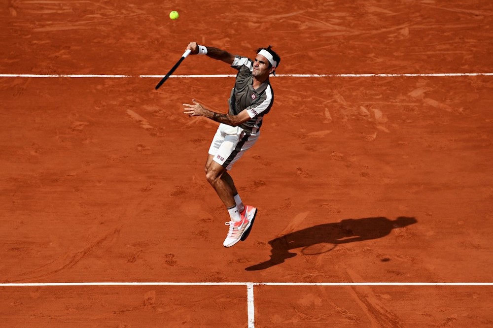 Switzerlandu00e2u20acu2122s Roger Federer serves the ball to Switzerlandu00e2u20acu2122s Stanislas Wawrinka during their menu00e2u20acu2122s singles quarter-final match at the 2019 French Open in Paris June 2, 2019. u00e2u20acu201d AFP pic