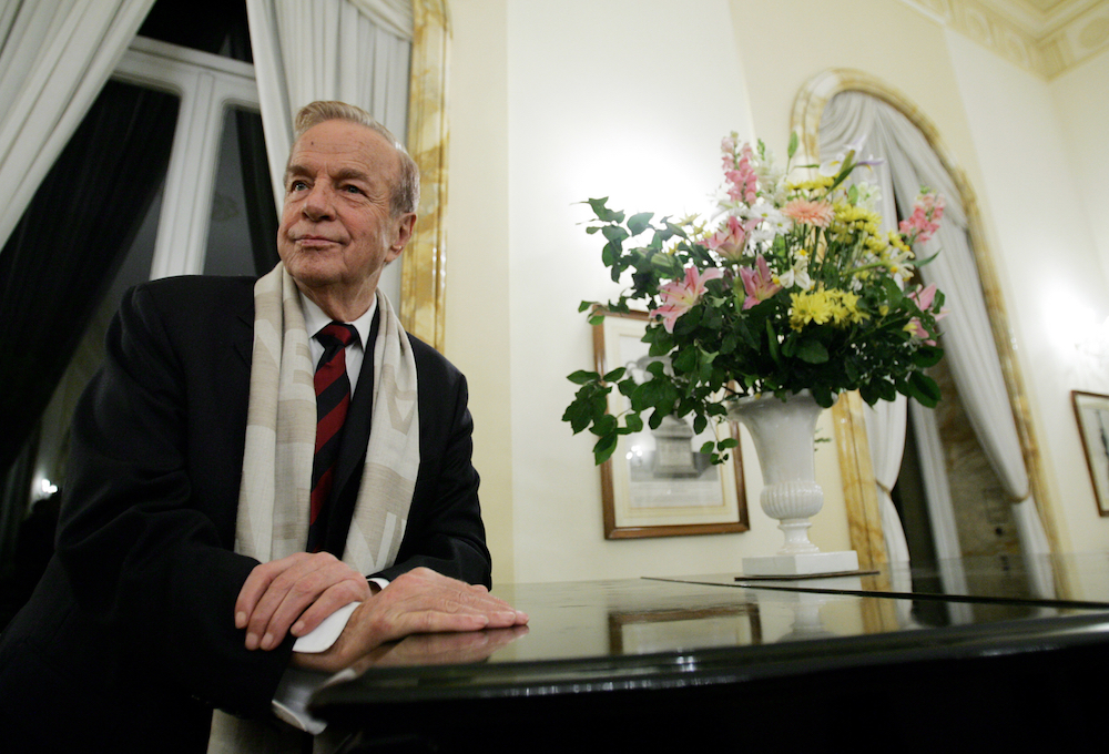 Italian film director Franco Zeffirelli poses at the British Embassy in Rome. u00e2u20acu201d AFP pic