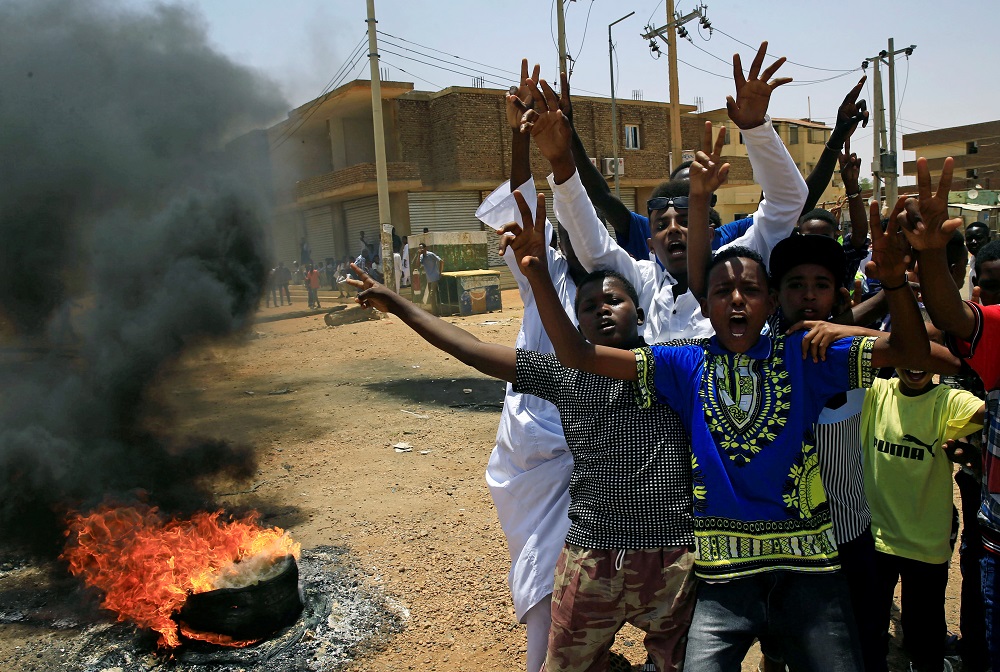 Sudanese protesters gesture and chant slogans at a barricade along a street in Khartoum, Sudan June 5, 2019. u00e2u20acu201d Reuters pic