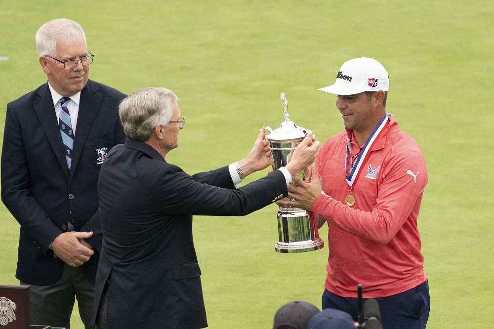 Gary Woodland is given the trophy after the final round of the 2019 US Open golf tournament at Pebble Beach Golf Links June 16, 2019. u00e2u20acu201d Picture by Kyle Terada-USA TODAY Sports via Reuters 
