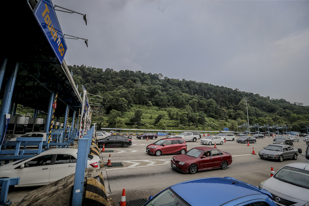 General view of Gombak toll during the Balik Kampung Ops Selamat campaign in conjunction with Hari Raya Aidilfitri on June 3,2019. u00e2u20acu201d Picture by Firdaus Latif