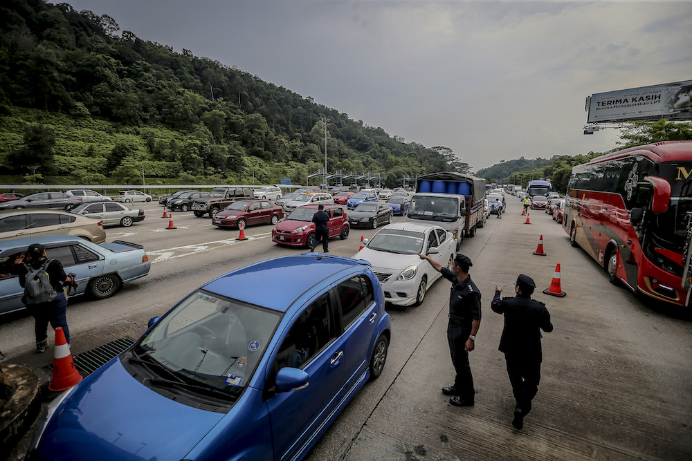 General view of Gombak toll during the Balik Kampung Ops Selamat campaign in conjunction with Hari Raya Aidilfitri on June 3,2019. u00e2u20acu201d Picture by Firdaus Latif