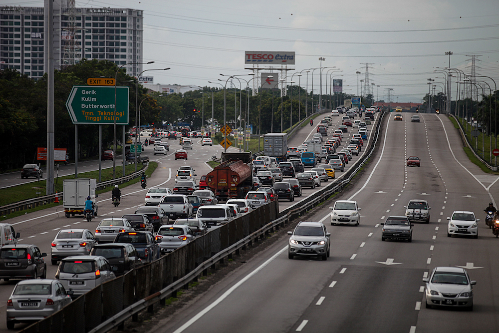 Heavy traffic is seen on the North-South Highway (northbound) in Seberang Jaya June 4, 2019, on the eve of Hari Raya Aidilfitri. u00e2u20acu201d Picture by Sayuti Zainudin