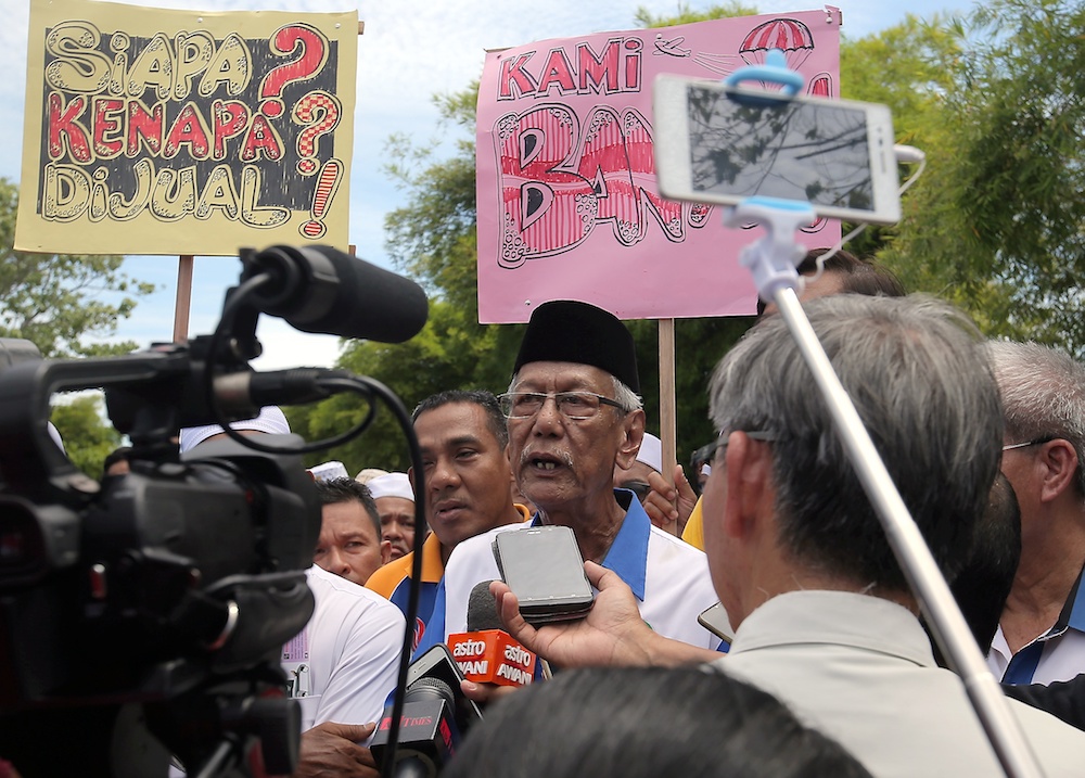 Gabungan Pelindung Warisan Taiping (GPWI) chairman Abu Bakar Mohamed Ali speaks to reporters during a demonstration against the rumoured sale of Aerodome Taiping in Taiping June 14, 2019. — Picture by Farhan Najib
