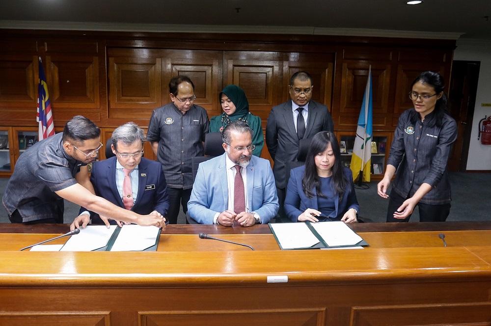 Penang mayor Datuk Yew Tung Seang (left) and IBM managing director Catherine Lian (right) at the MoU Signing Ceremony between Penang City Municiple Council and IBM at Komtar in George Town June 14, 2019. u00e2u20acu201d Picture by Sayuti Zainudinnn