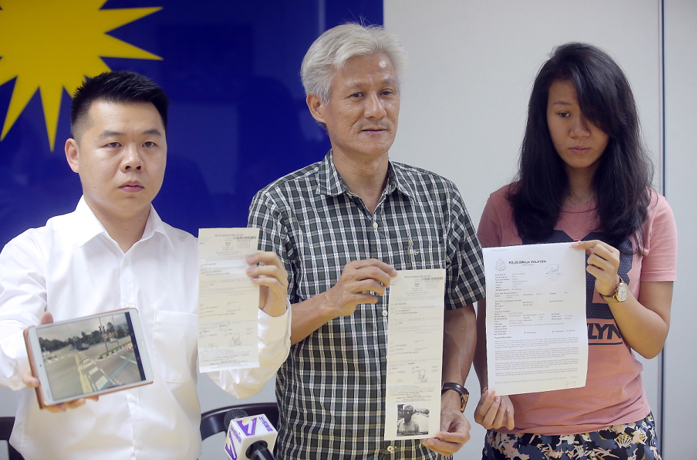 Publisher Ng Chee Guan (centre) is unhappy with the way he was treated by traffic police over an alleged traffic offence. u00e2u20acu201d Picture by Farhan Najib