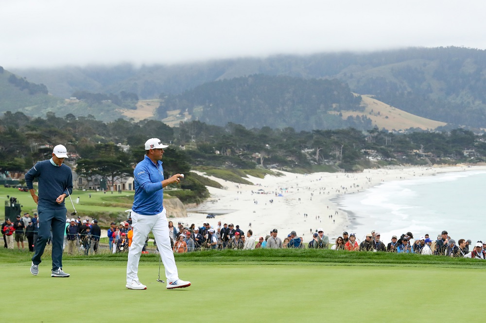 Gary Woodland (right) waves on the 13th green as Justin Rose (left) looks on during the 2019 US Open at Pebble Beach Golf Links June 15, 2019. u00e2u20acu201d AFP pic