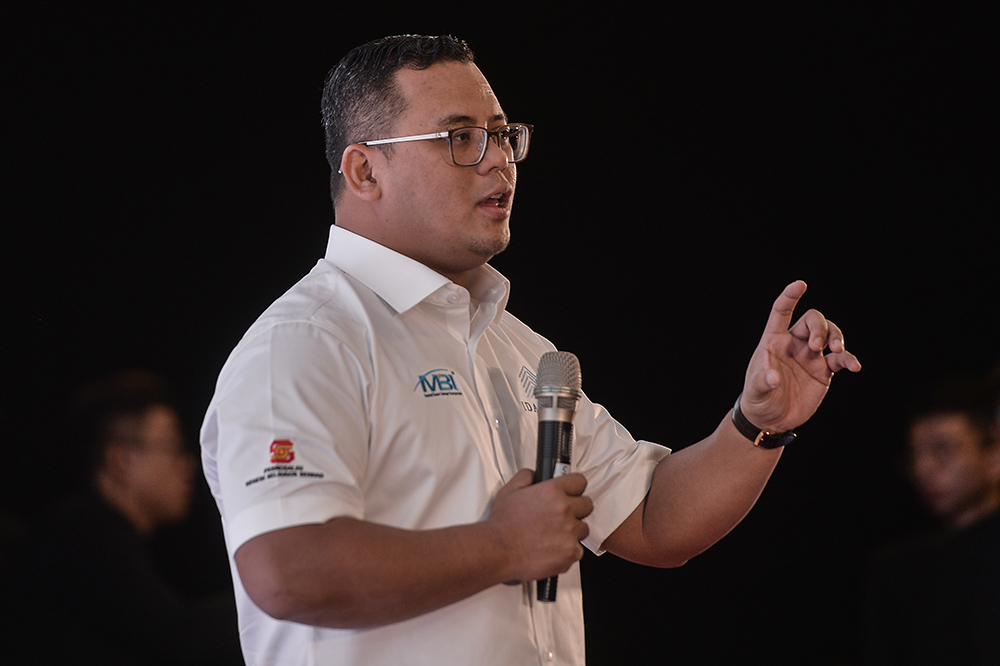 Selangor Mentri Besar Amirudin Shari speaks during the launch of Project Idaman 2019 in SUK Shah Alam June 18, 2019. u00e2u20acu201d Picture by Miera Zulyana