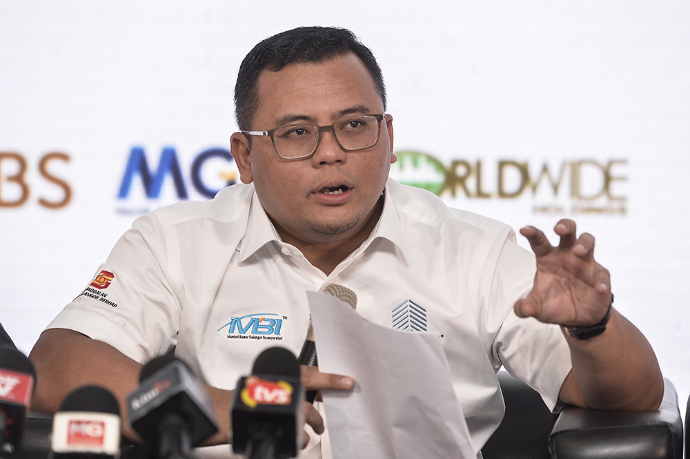 Selangor Mentri Besar Amirudin Shari speaks during the launch of Project Idaman 2019 in SUK Shah Alam June 18, 2019. u00e2u20acu201d Picture by Miera Zulyana